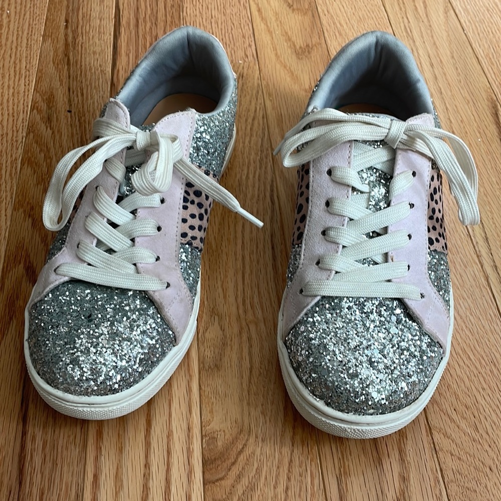 Treasure and Bond Girls Size 4 sneakers.   Great condition.